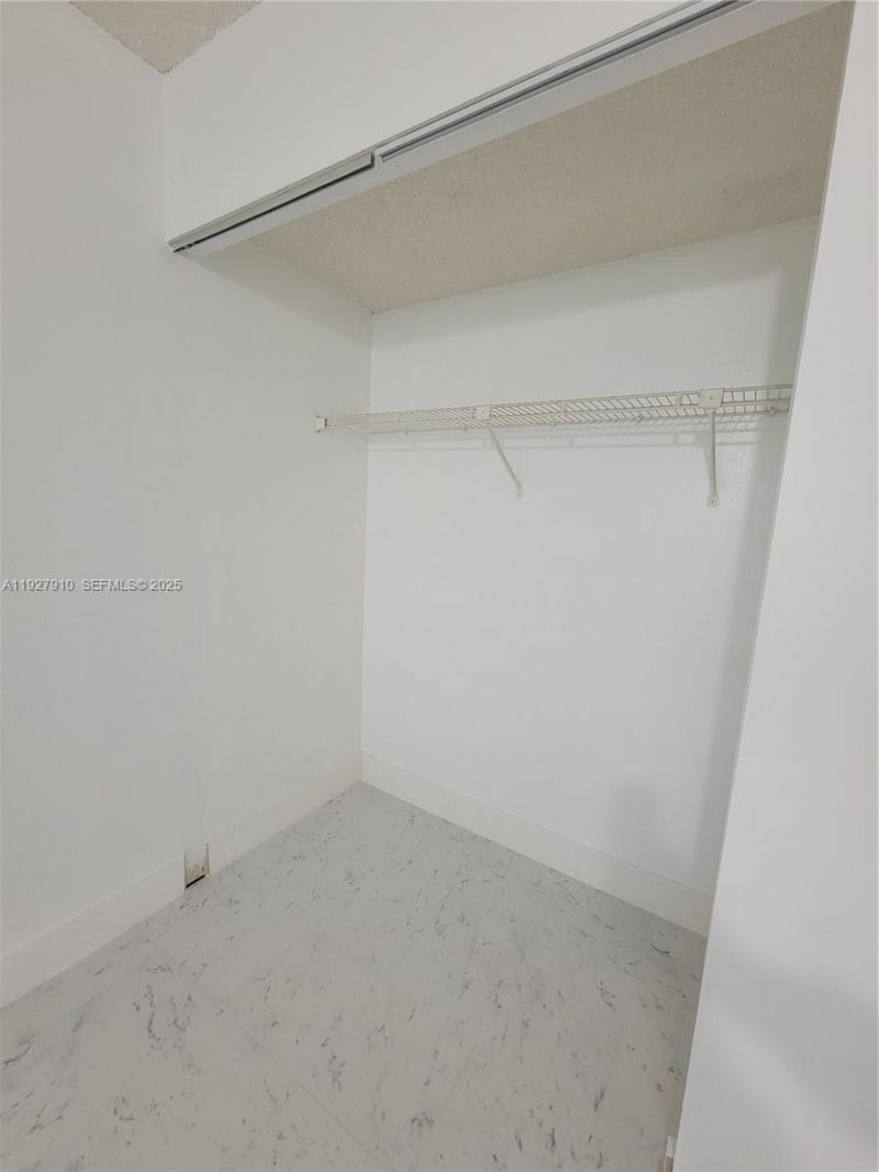 8290 Lake Dr, Unit 219, Doral, FL 33166 Photo