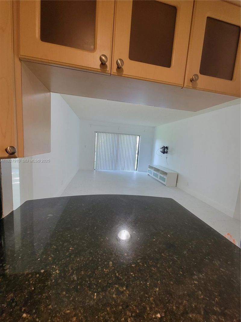 8290 Lake Dr, Unit 219, Doral, FL 33166 Photo