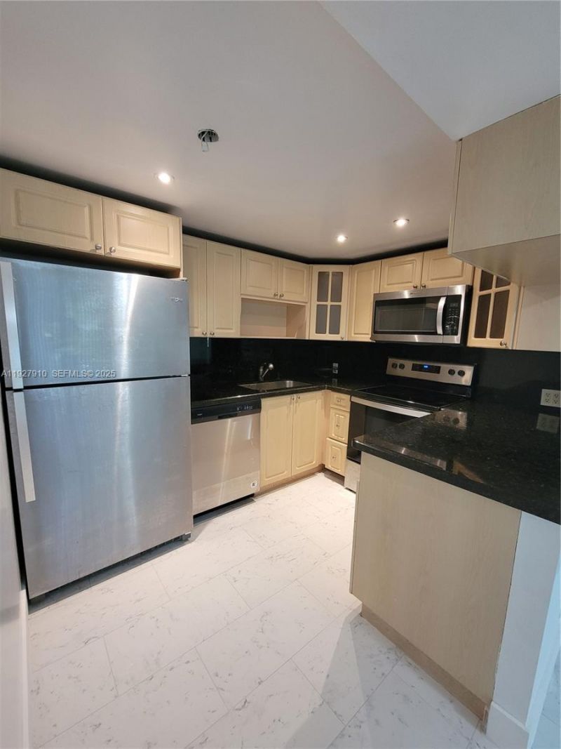 8290 Lake Dr, Unit 219, Doral, FL 33166 Photo