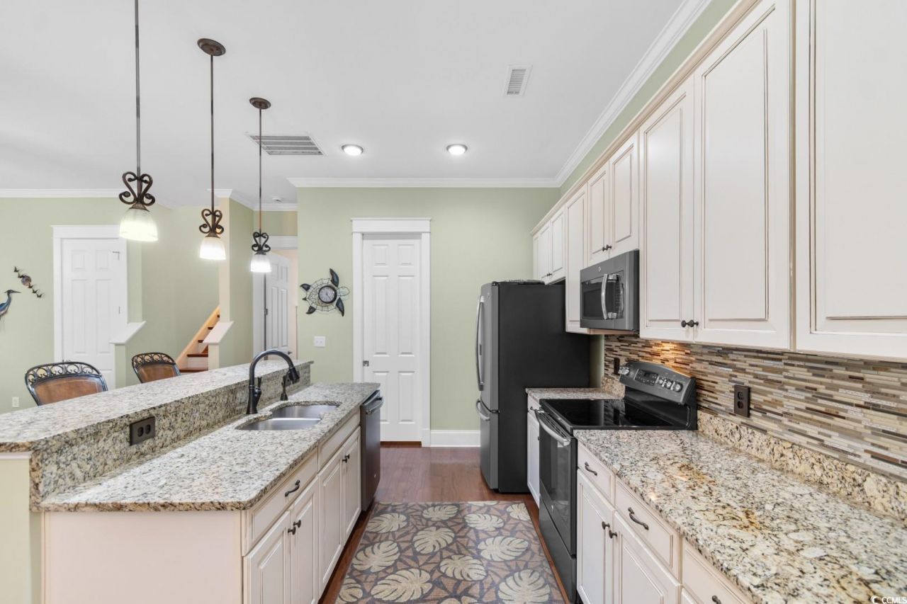 720 Satterwhite Way Photo 3