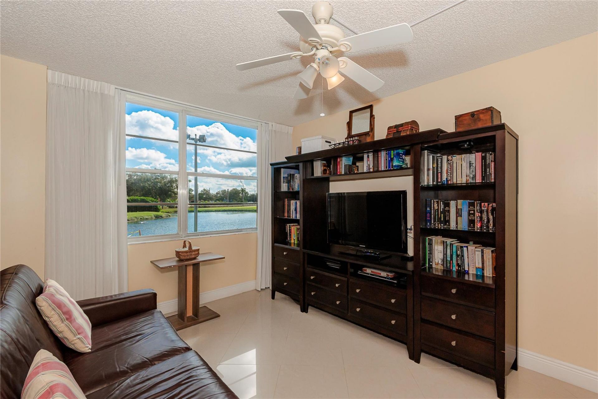 1200 Saint Charles Place, Unit L-19, Pembroke Pines, FL 33026 Photo