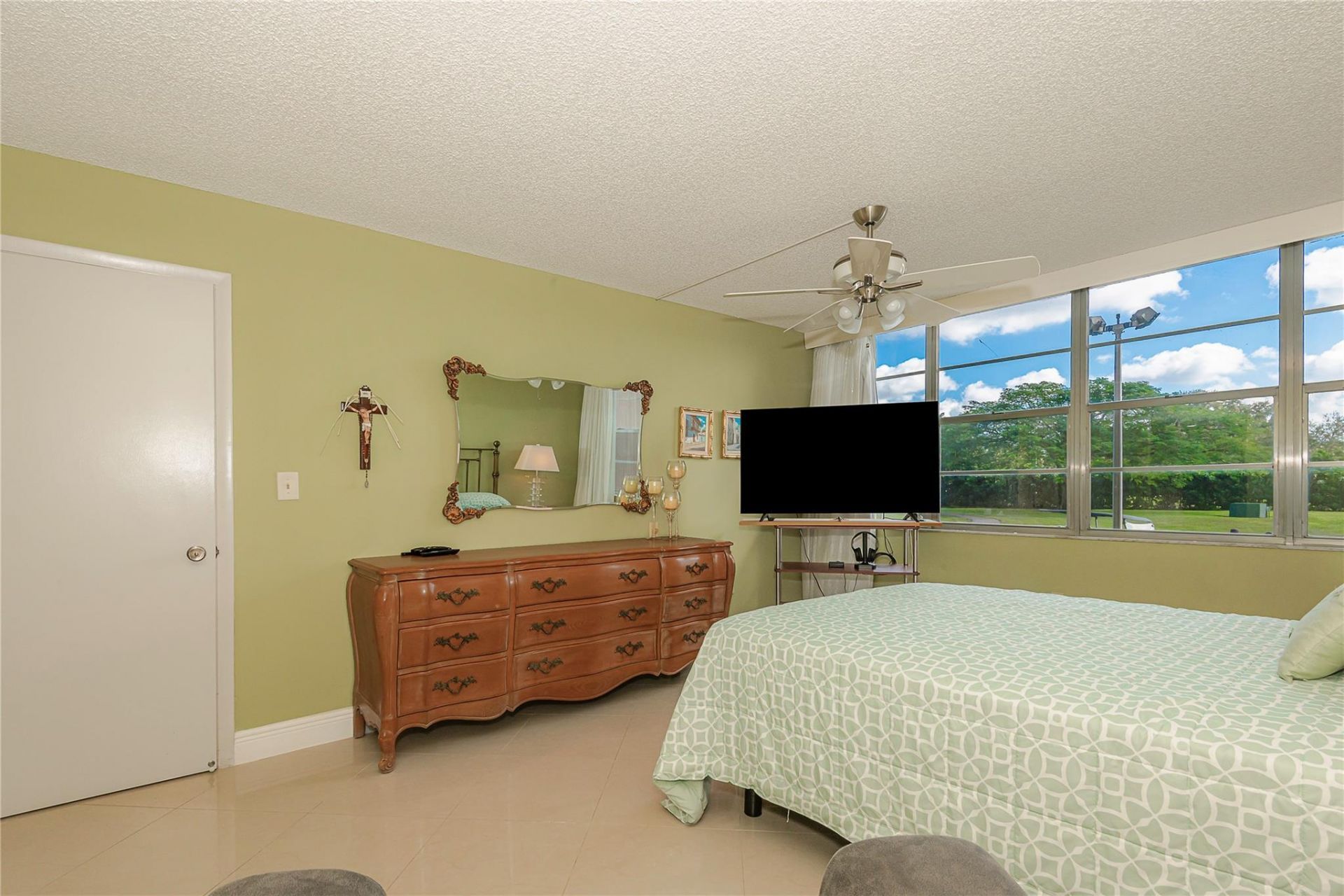 1200 Saint Charles Place, Unit L-19, Pembroke Pines, FL 33026 Photo