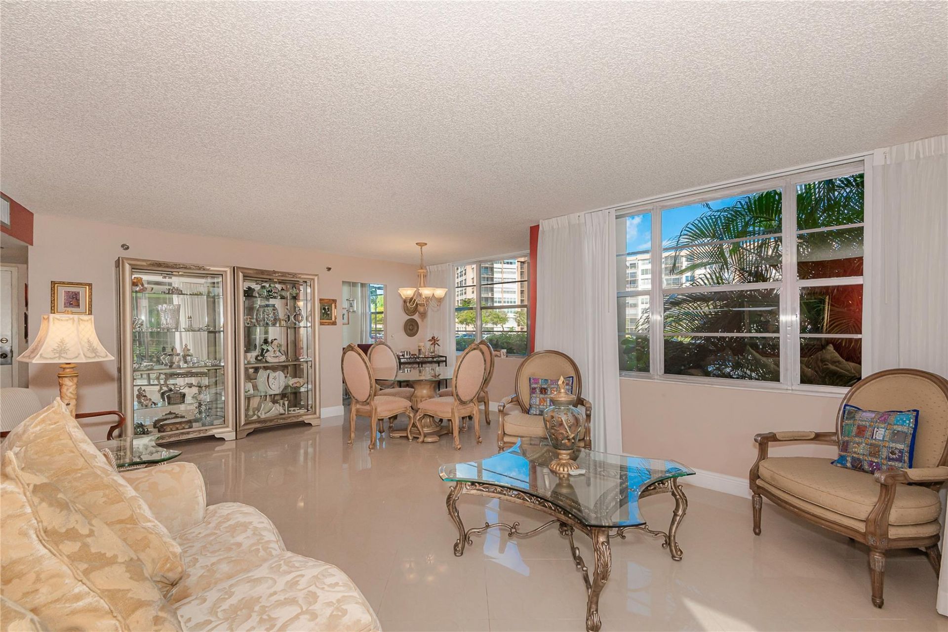 1200 Saint Charles Place, Unit L-19, Pembroke Pines, FL 33026 Photo