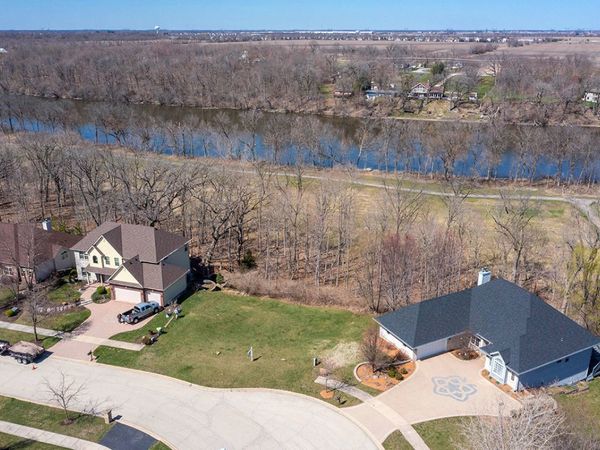 207 Windham Circle, Yorkville, IL 60560