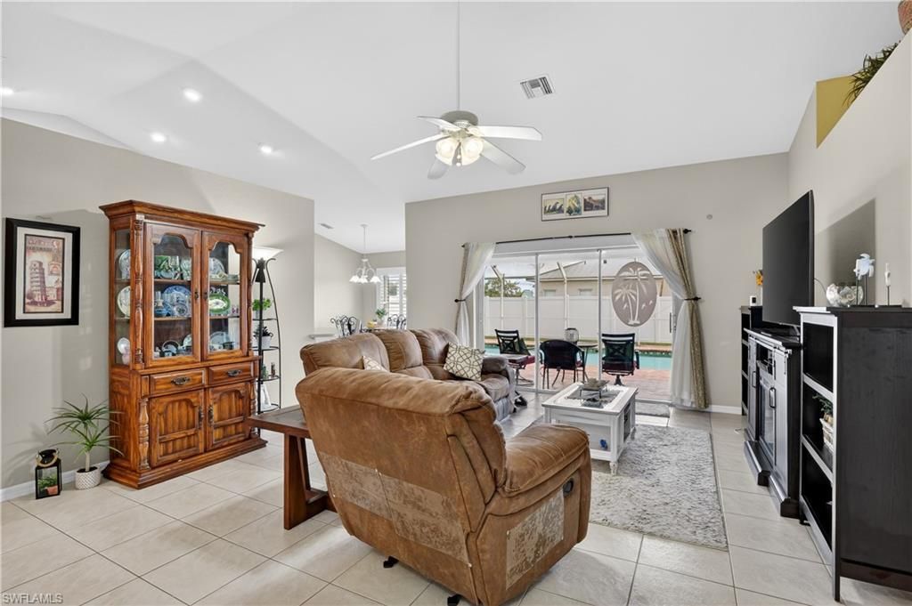 1815 NE 2nd Pl, Cape Coral, FL 33909 Photo