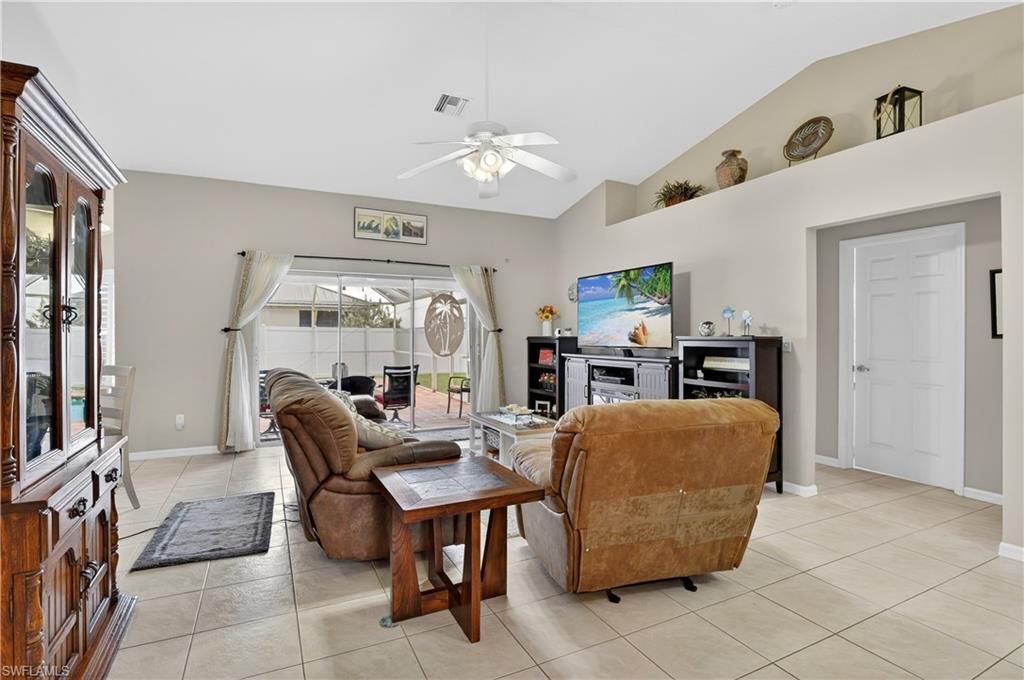 1815 NE 2nd Pl, Cape Coral, FL 33909 Photo