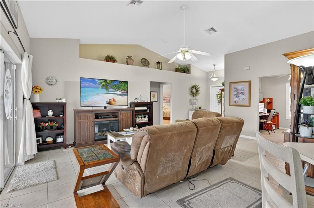 1815 NE 2nd Pl, Cape Coral, FL 33909 Photo