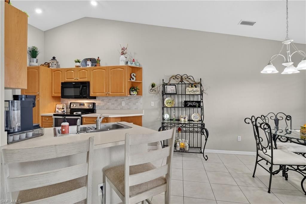 1815 NE 2nd Pl, Cape Coral, FL 33909 Photo