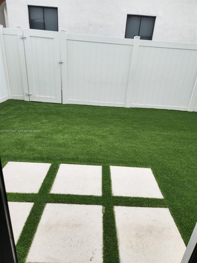 3434 W 104th Ter, Hialeah, FL 33018 Photo