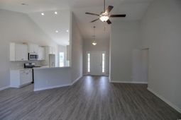 921 Woodside Dr. photo 4