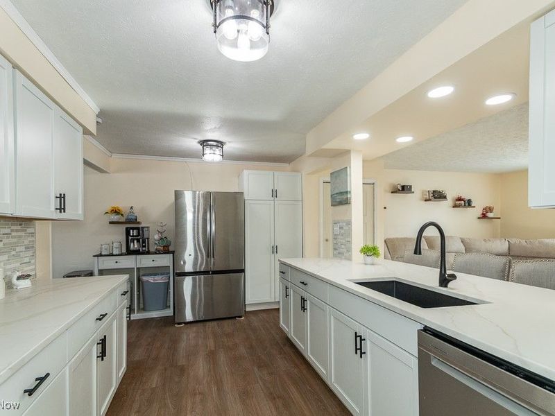 7634 Pinehurst Drive, Mentor on the Lake, OH 44060 Photo 13