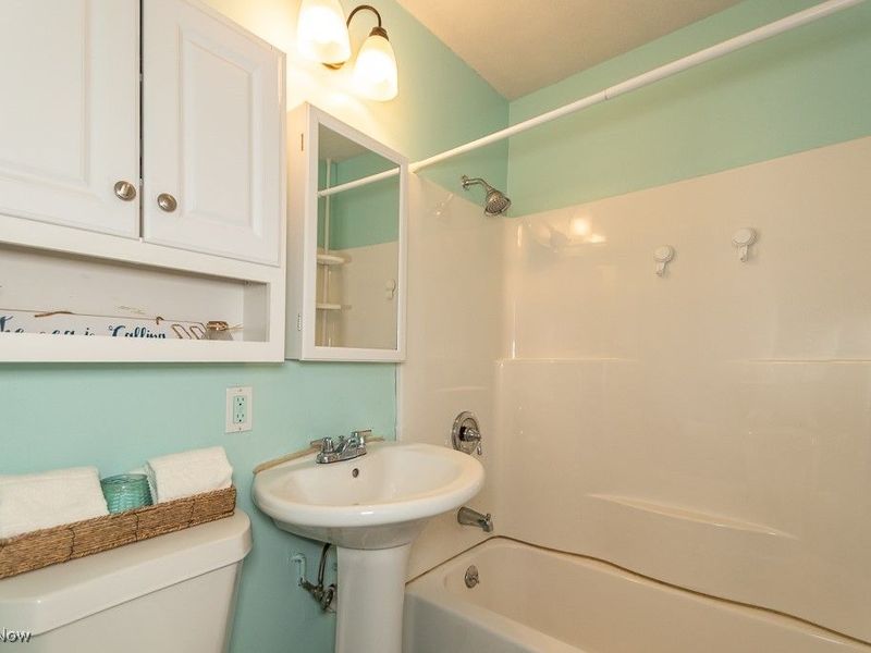 7634 Pinehurst Drive, Mentor on the Lake, OH 44060 Photo 22