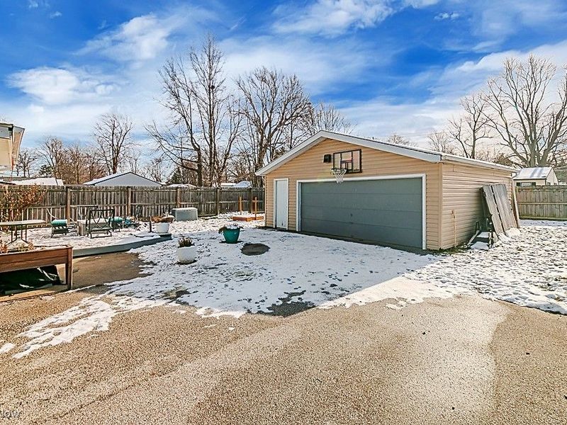 7634 Pinehurst Drive, Mentor on the Lake, OH 44060 Photo 3