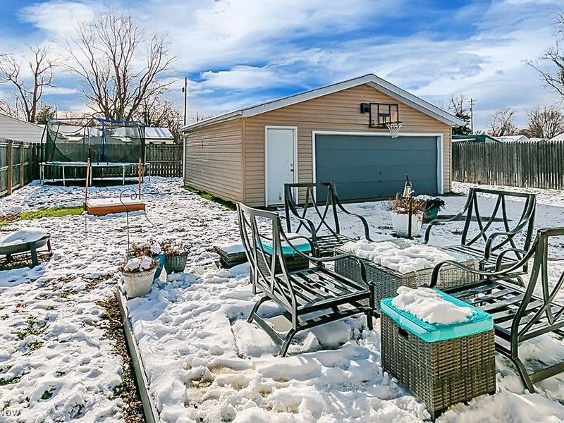 7634 Pinehurst Drive, Mentor on the Lake, OH 44060 Photo 4