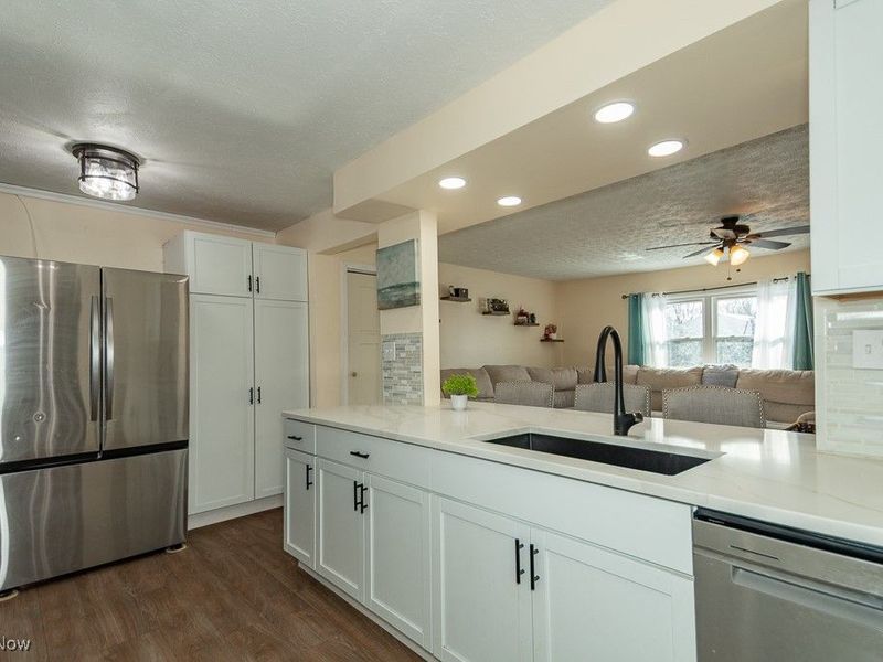 7634 Pinehurst Drive, Mentor on the Lake, OH 44060 Photo 6