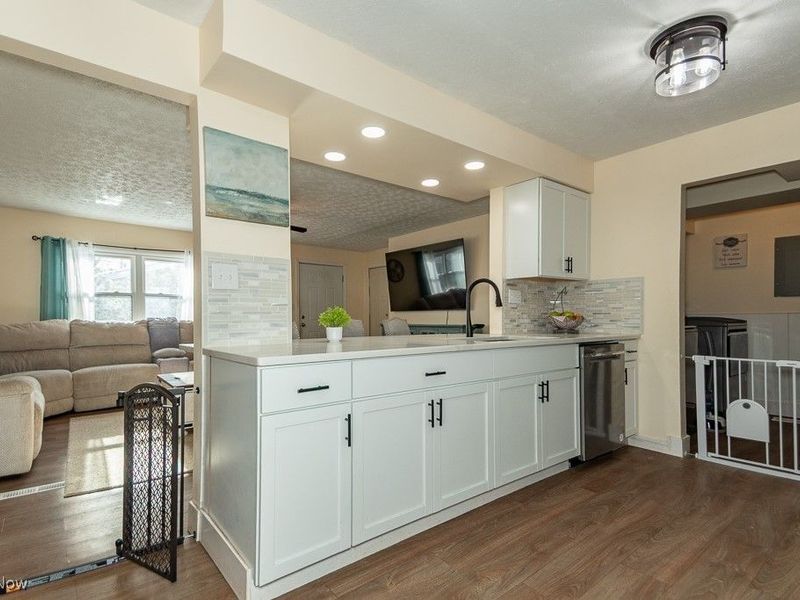 7634 Pinehurst Drive, Mentor on the Lake, OH 44060 Photo 7