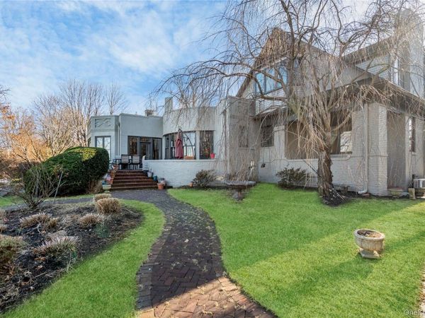 5 Cedar Lane, Glen Cove, NY 11542