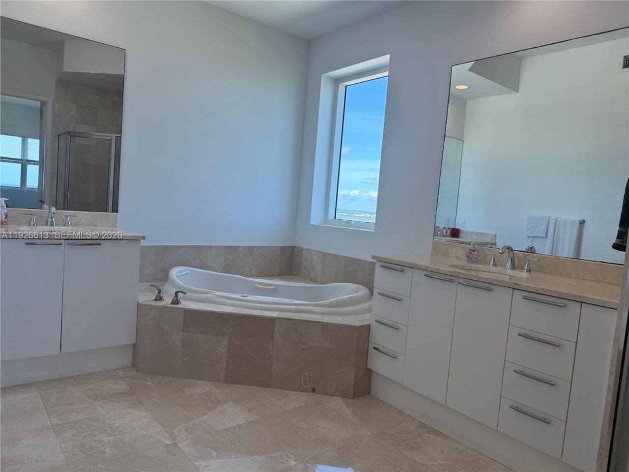 15051 Royal Oaks Ln, Unit 2601, North Miami, FL 33181 Photo