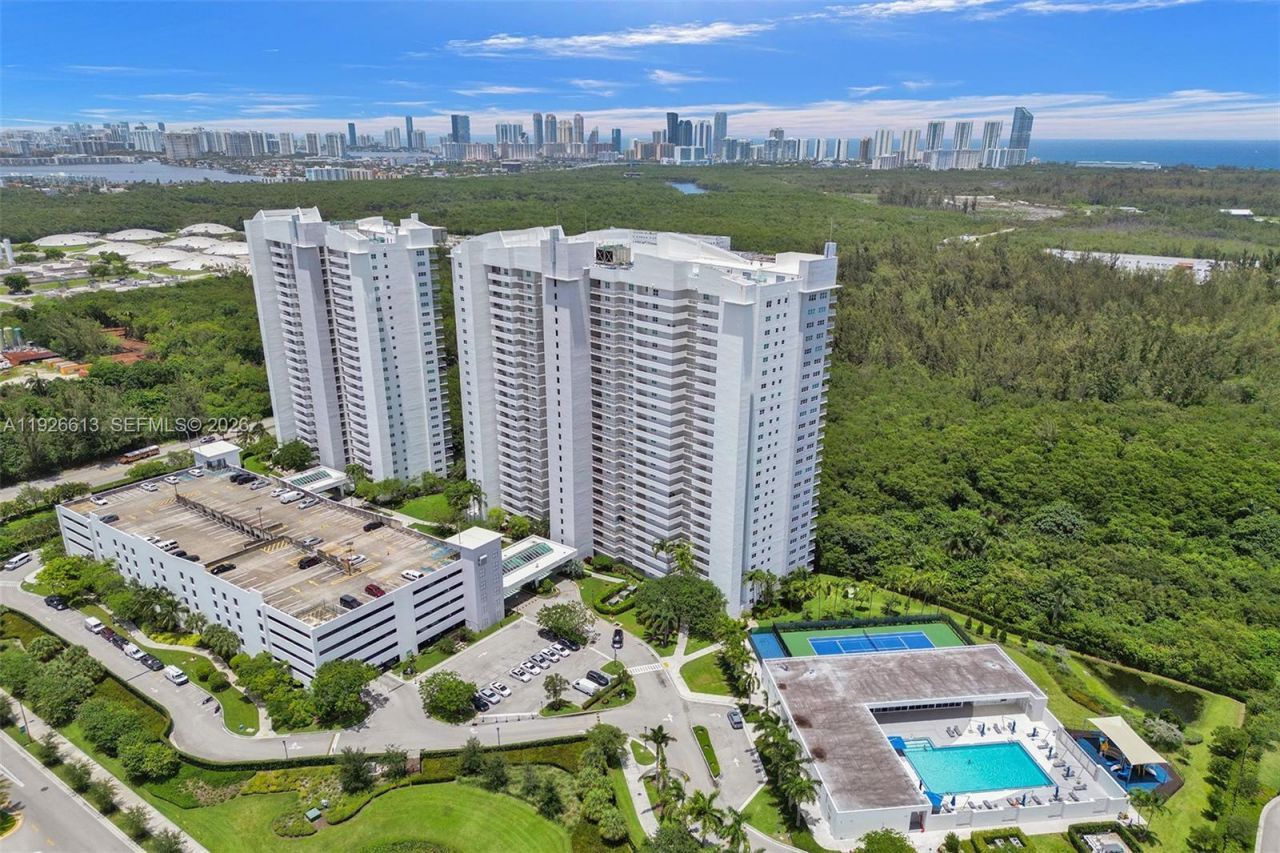 15051 Royal Oaks Ln, Unit 2601, North Miami, FL 33181 Photo