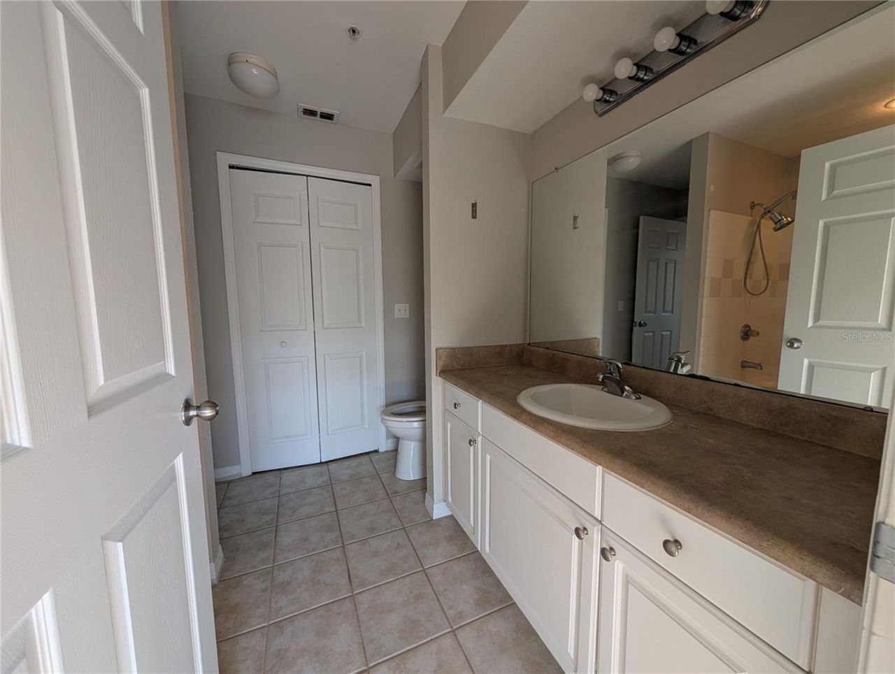 5531 Rosehill Road, Unit 203, Sarasota, FL 34233 Photo