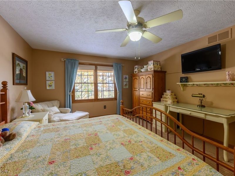 677 Sally Circle, Wadsworth, OH 44281 Photo 12