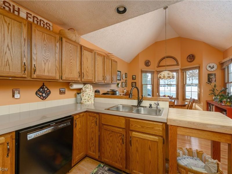 677 Sally Circle, Wadsworth, OH 44281 Photo 7