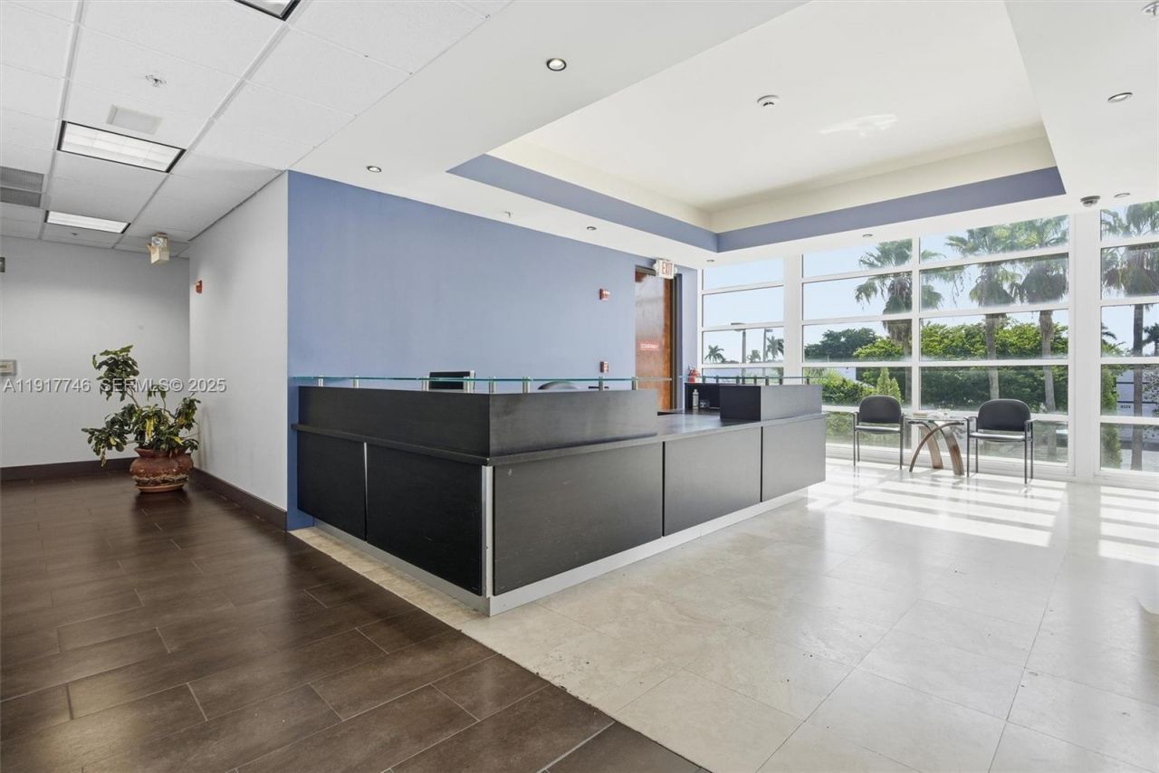 8527 Pines Blvd, Pembroke Pines, FL 33024 Photo