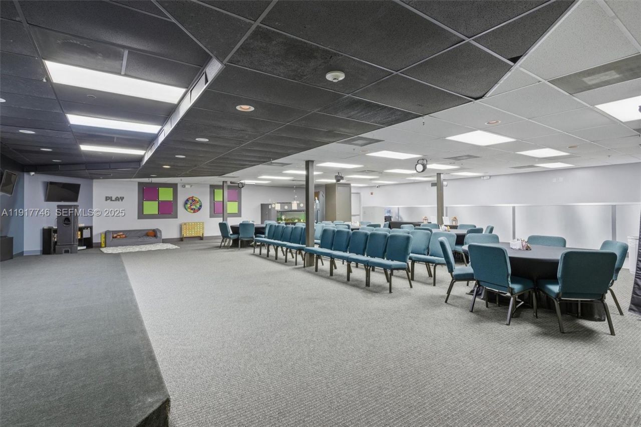 8527 Pines Blvd, Pembroke Pines, FL 33024 Photo