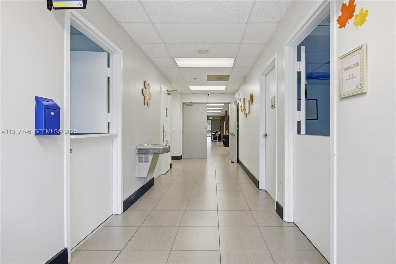 8527 Pines Blvd, Pembroke Pines, FL 33024 Photo