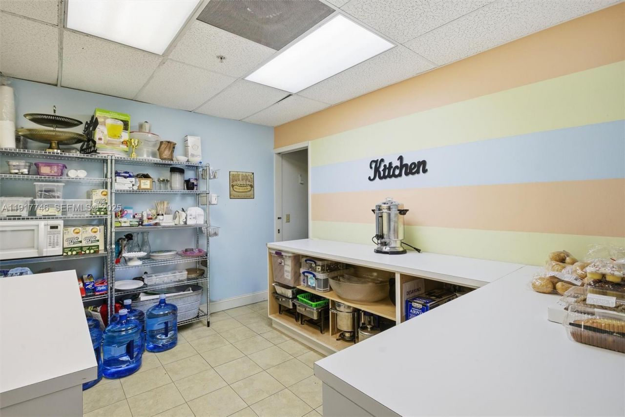 8527 Pines Blvd, Pembroke Pines, FL 33024 Photo