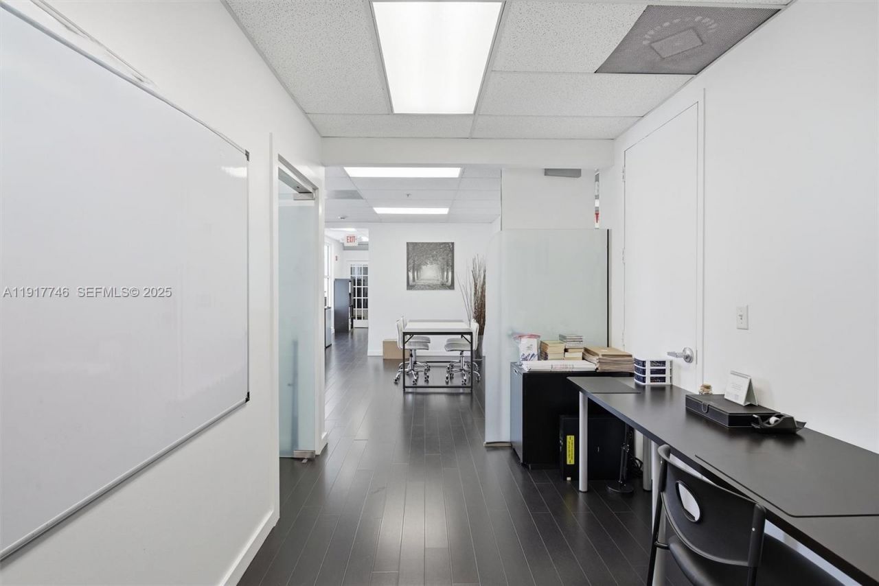 8527 Pines Blvd, Pembroke Pines, FL 33024 Photo