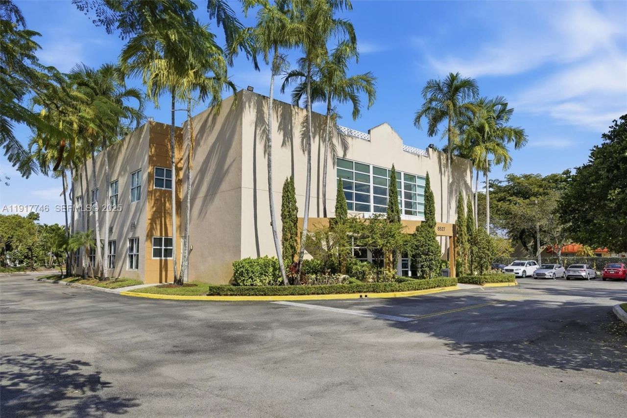 8527 Pines Blvd, Pembroke Pines, FL 33024 Photo