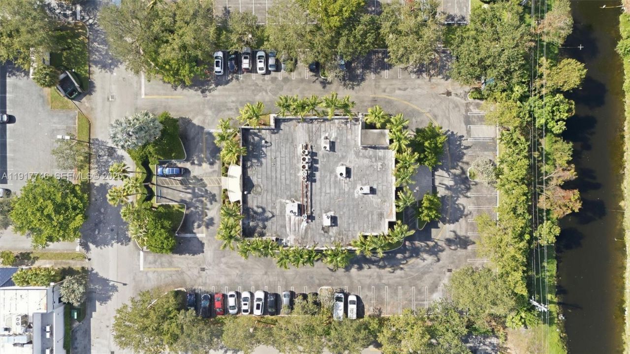 8527 Pines Blvd, Pembroke Pines, FL 33024 Photo