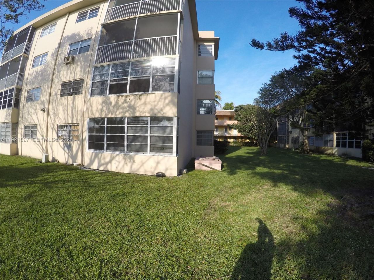 1450 NE 191st St, Unit 101, Miami, FL 33179 Photo