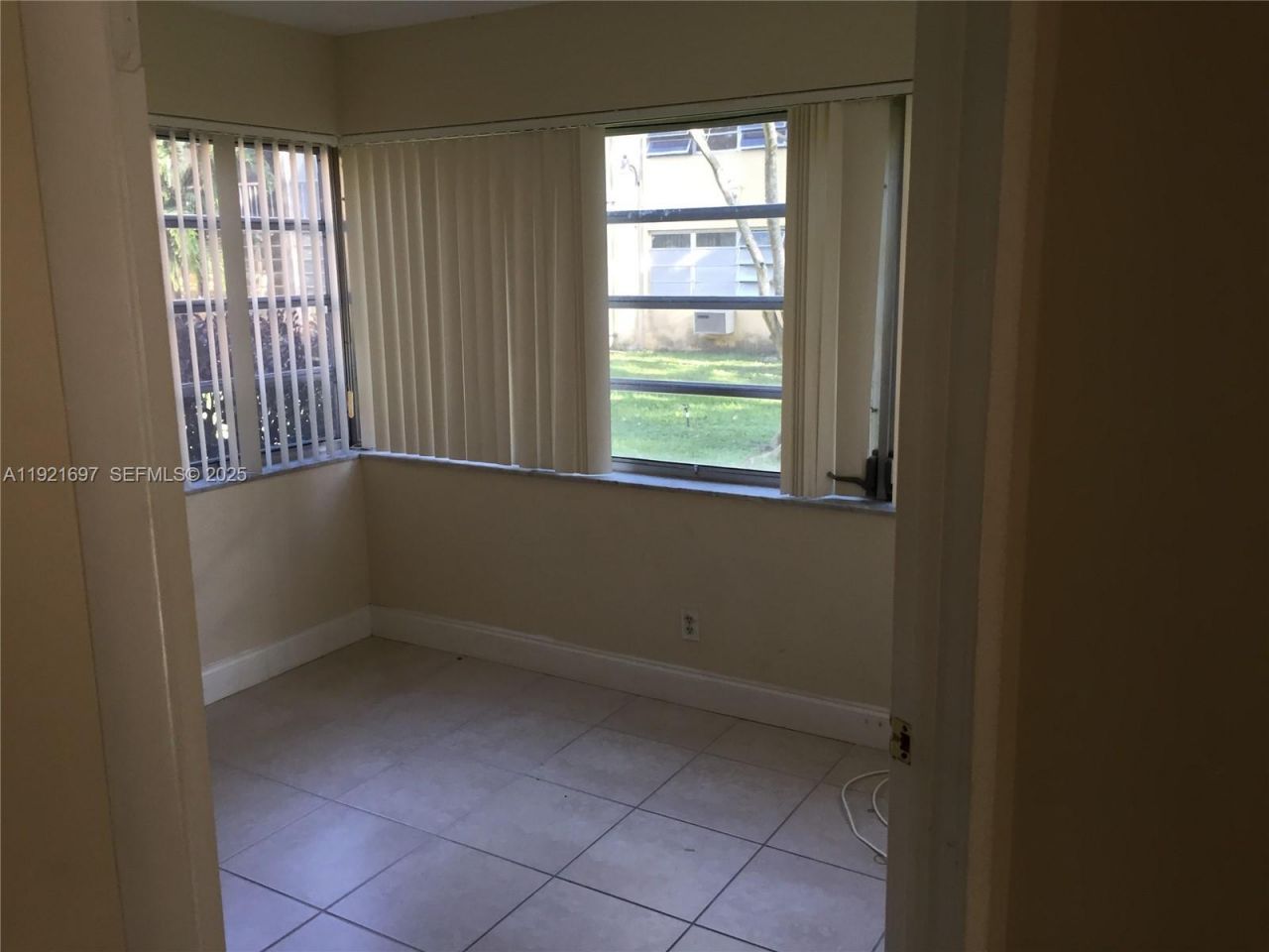 1450 NE 191st St, Unit 101, Miami, FL 33179 Photo