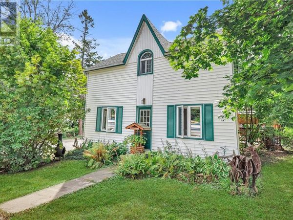 17 CAMPBELL Street, Little Current, ON P0P1K0