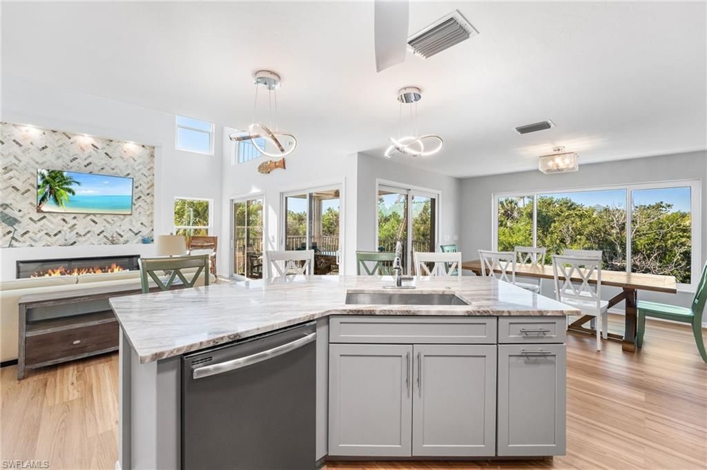 241 Violet Dr, Sanibel, FL 33957 Photo