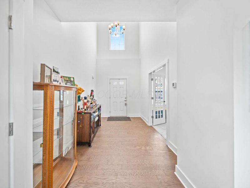 507 Walker Pointe Drive, Commercial Point, OH 43116 Photo 4