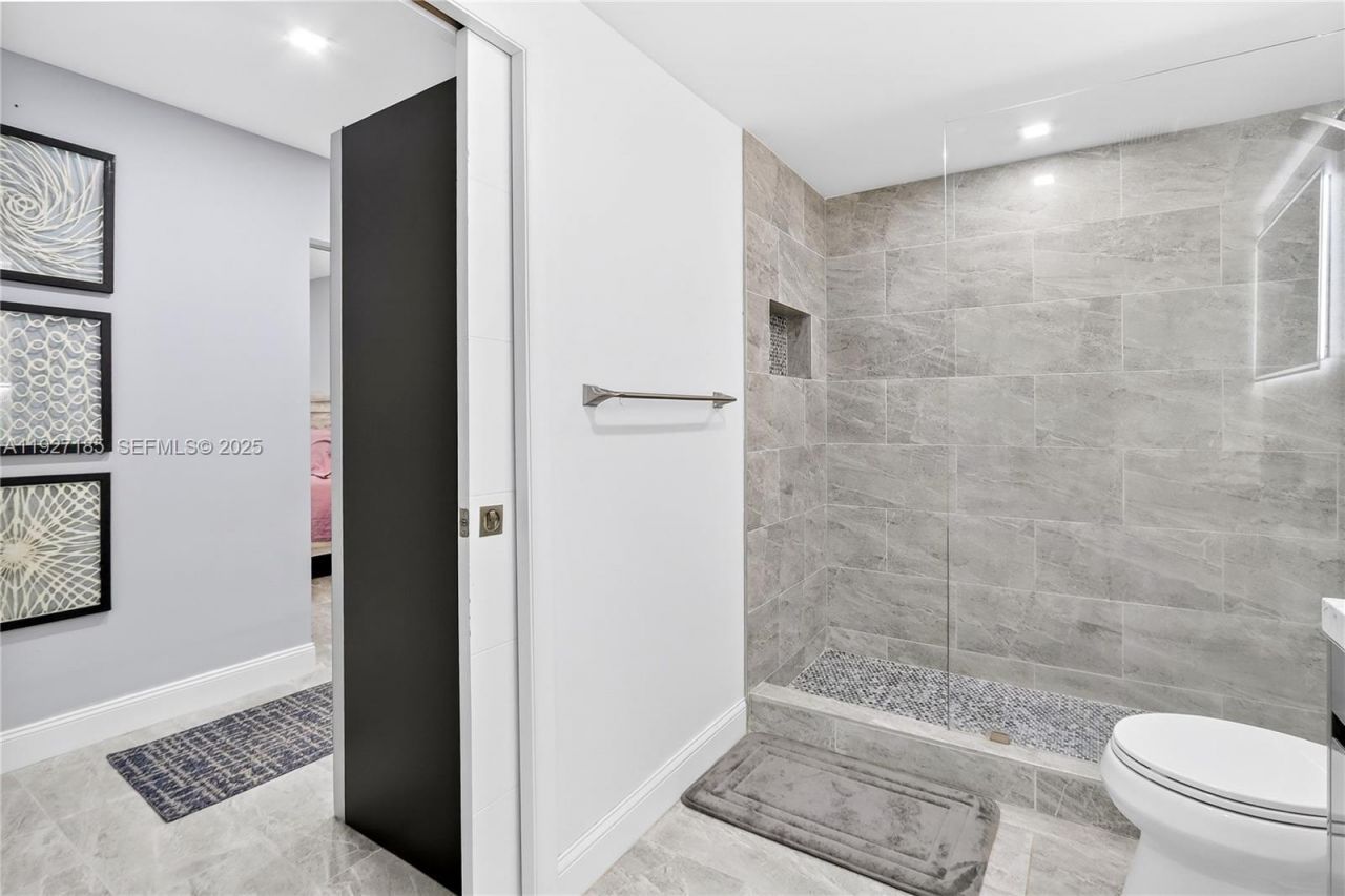 410 SE 2nd St, Unit 111, Hallandale Beach, FL 33009 Photo