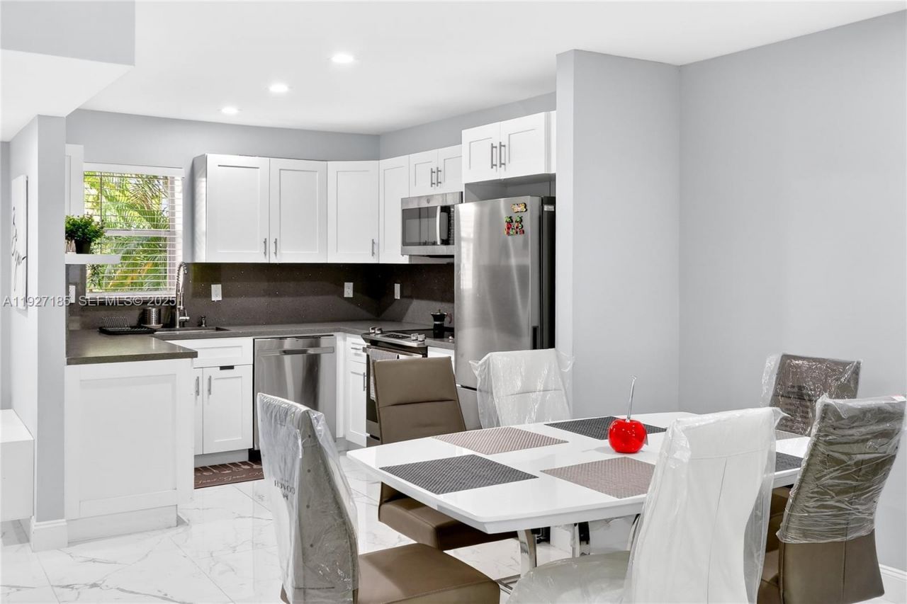 410 SE 2nd St, Unit 111, Hallandale Beach, FL 33009 Photo