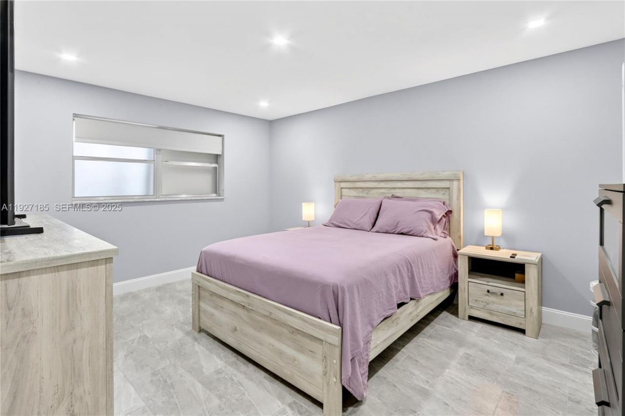 410 SE 2nd St, Unit 111, Hallandale Beach, FL 33009 Photo