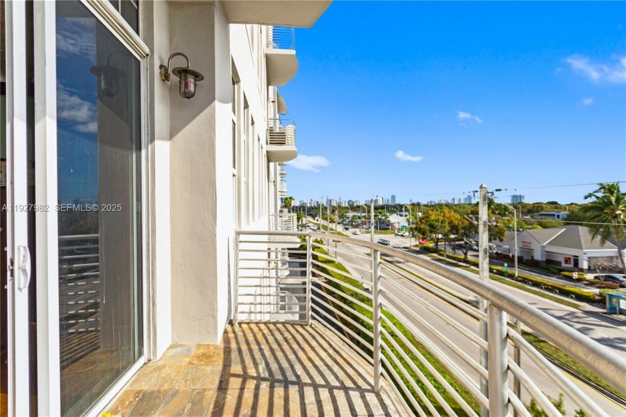 1789 NE Miami Gardens Dr, Unit W403, Miami, FL 33179 Photo