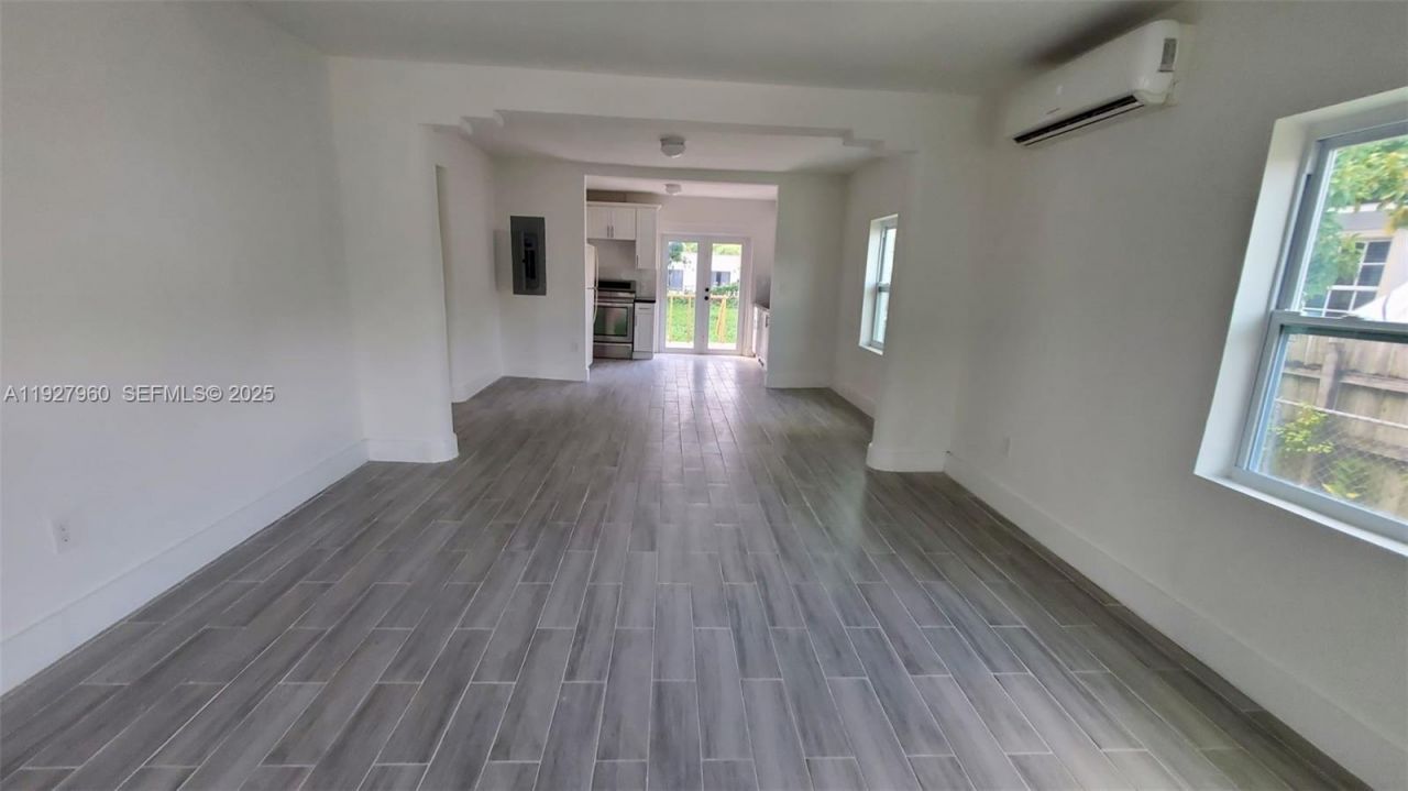 560 NW 53rd St, Miami, FL 33127 Photo