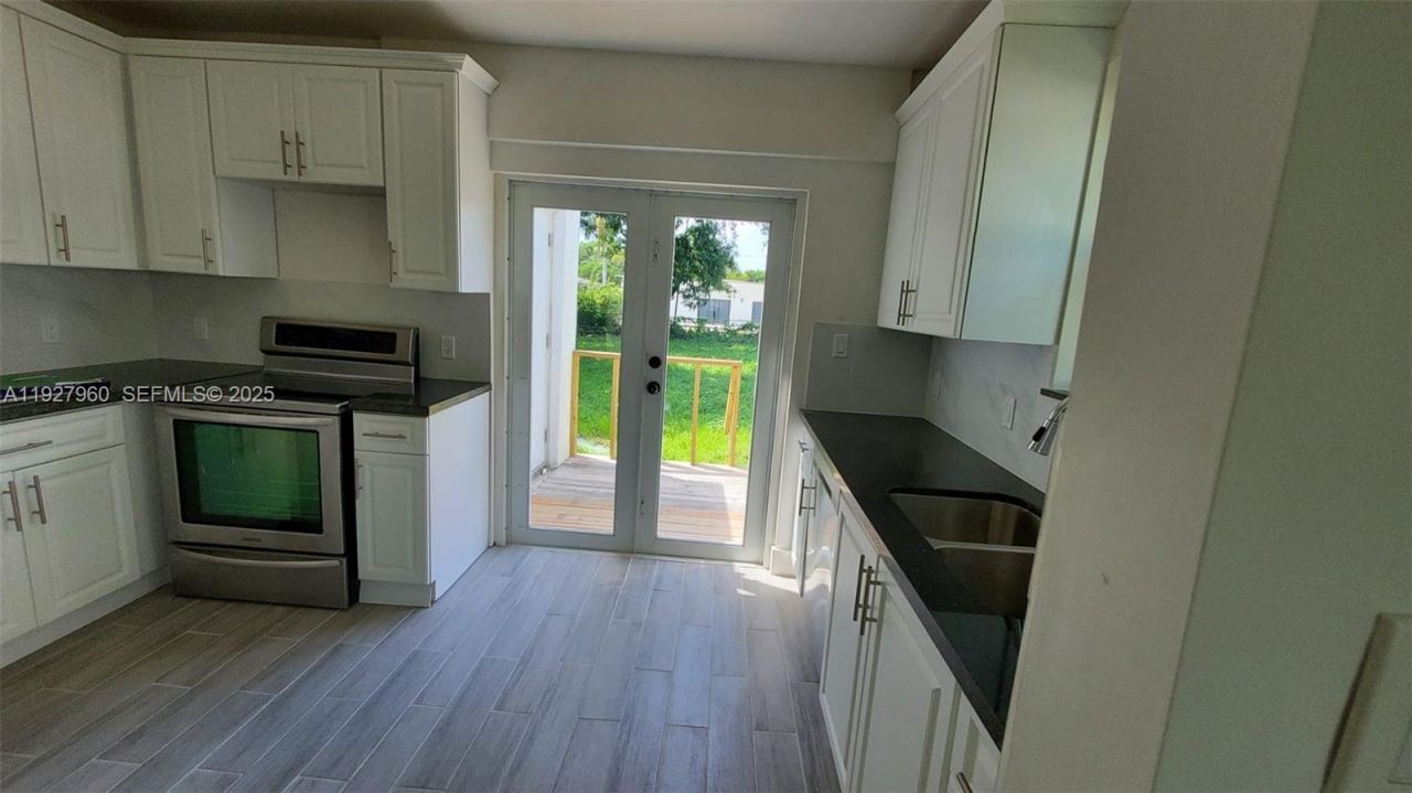 560 NW 53rd St, Miami, FL 33127 Photo