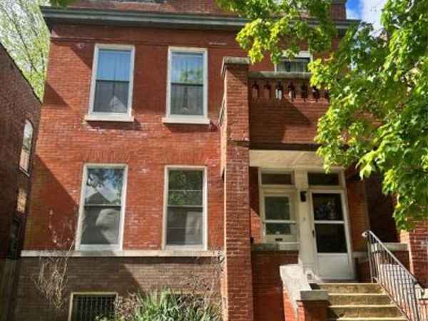 712 Dover Place, St Louis, MO 63111