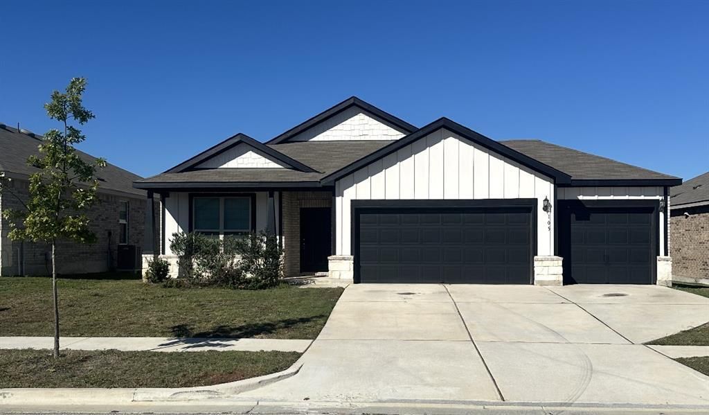 105 Onna St, Taylor, TX 76574 Main Photo