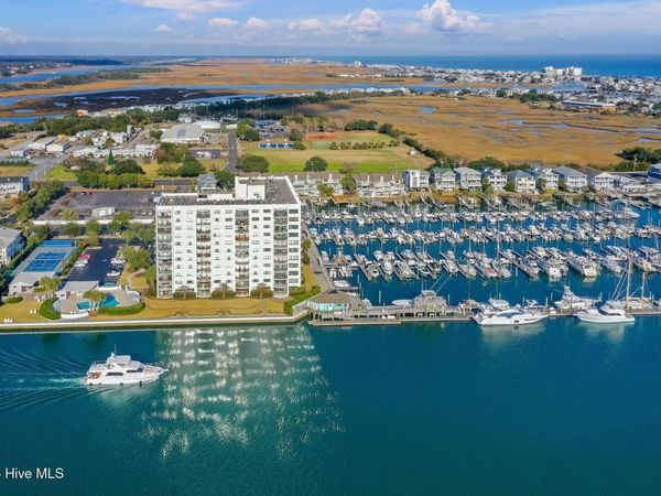 322 Causeway Drive, Unit Ste 702, Wrightsville Beach, NC 28480