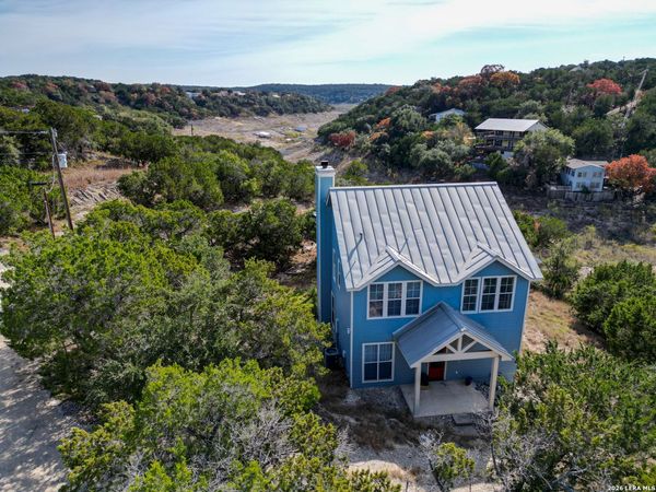 282 Hill Top Ln, Lakehills, TX 78063