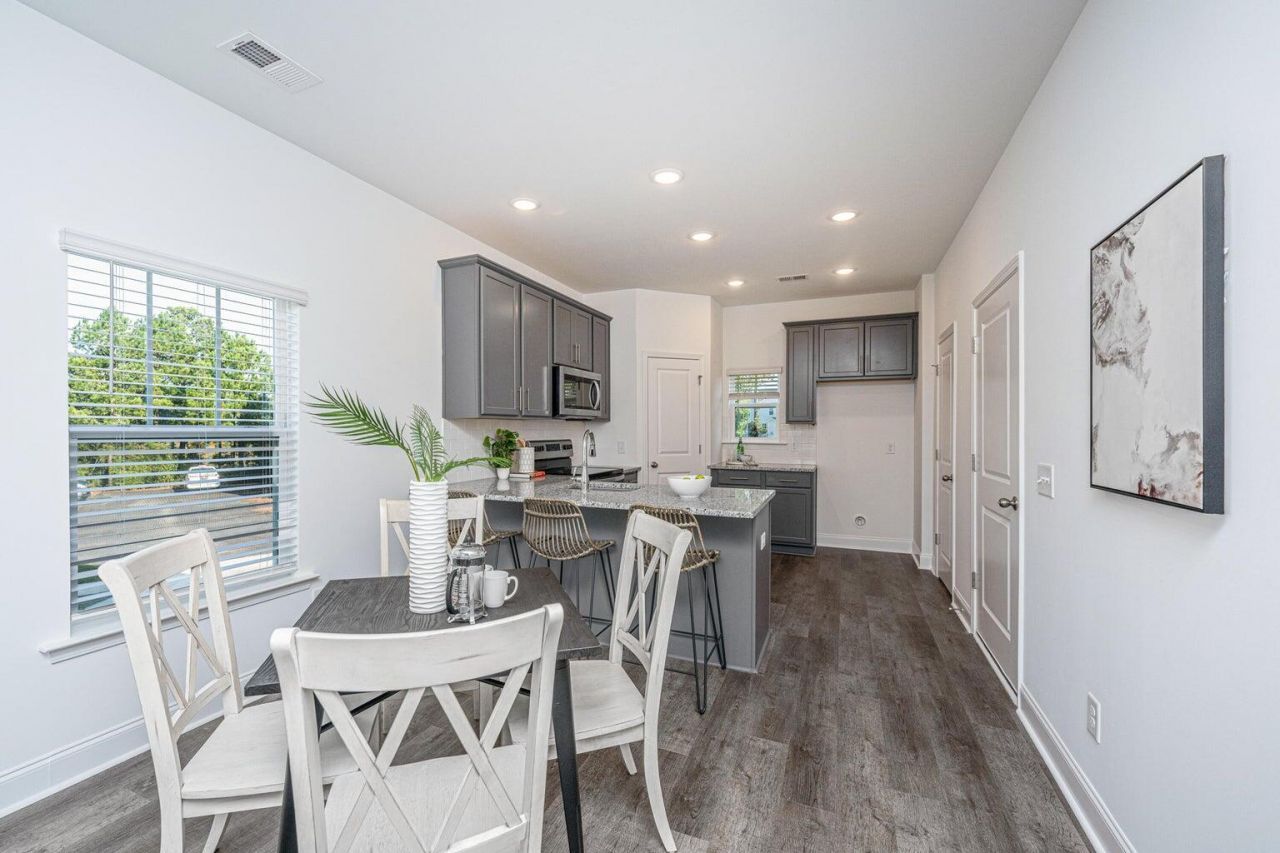 404 Gravy Train Street Photo 5