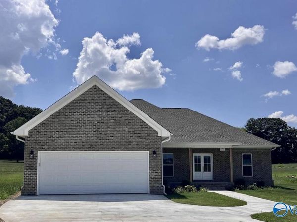 200 Skyview Circle, Muscle Shoals, AL 35661